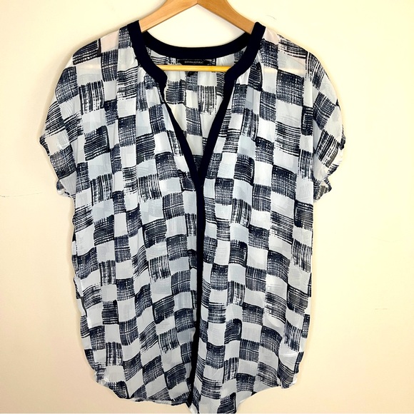 Banana Republic Women Size Small V-Neck button up Shirt Sheer black white check - Picture 1 of 7